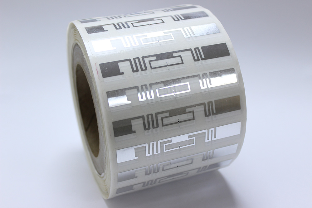 Roll with RFID labels